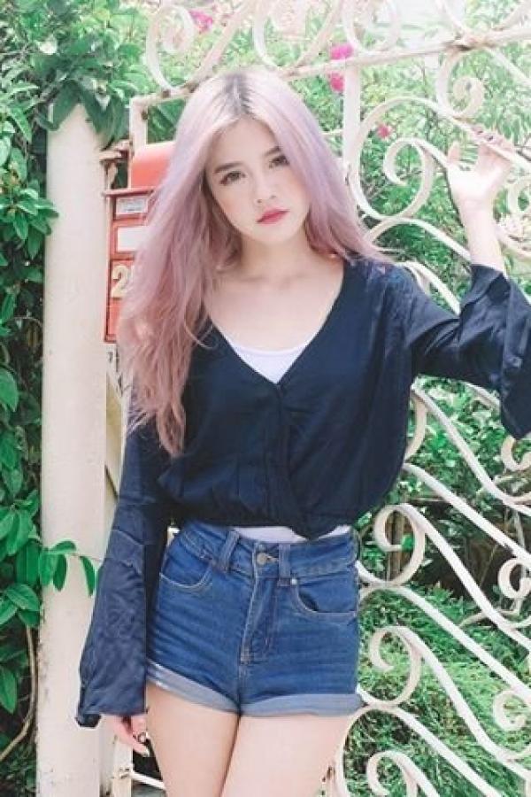 洋娃娃般的甜美人气正妹