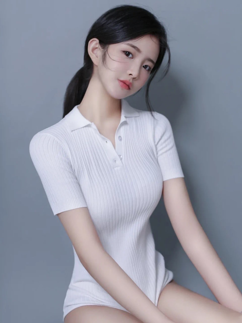纯欲系黑直长发美少女紧身白色连体衣温柔腼腆