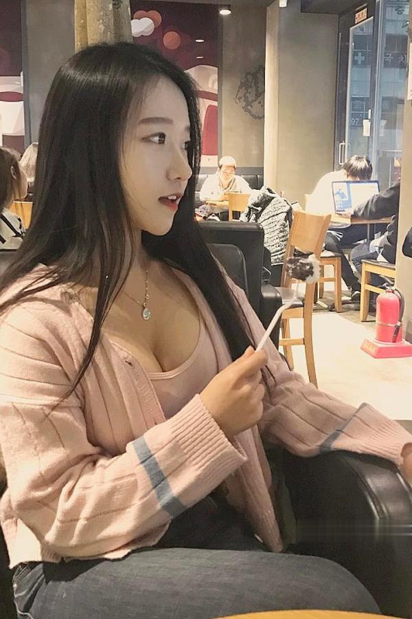 练瑜伽秀火辣身材5